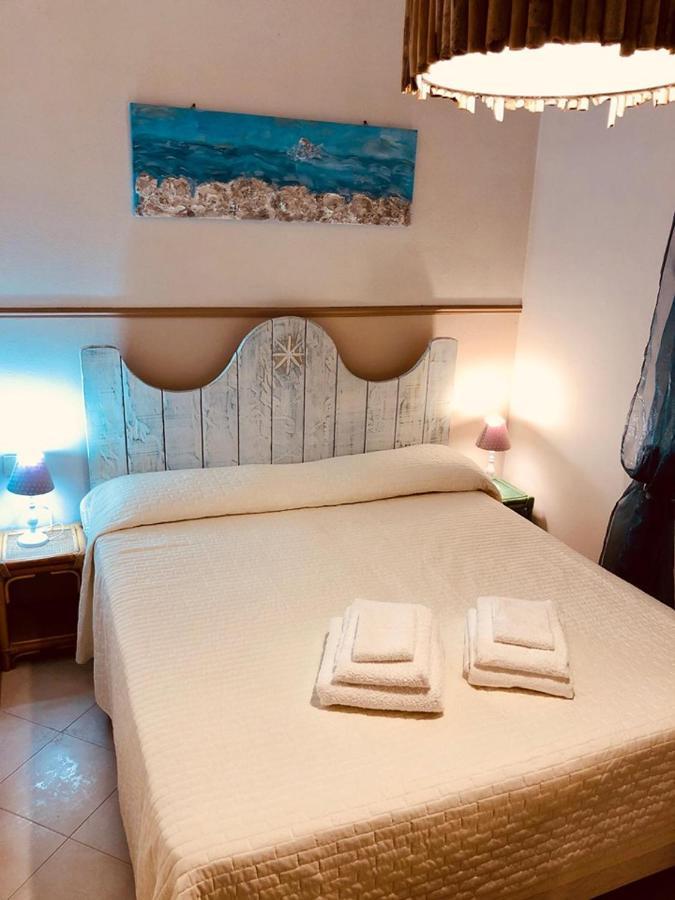 B&B Le Quattro Stagioni Ла-Маддалена Экстерьер фото